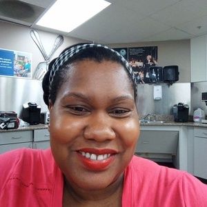 Meet your Posher, Laurencia